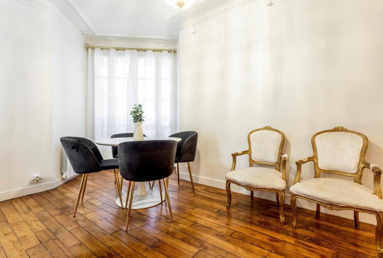 Abbesses - Superbe Appartement Avec Cheminees Paris Luaran gambar