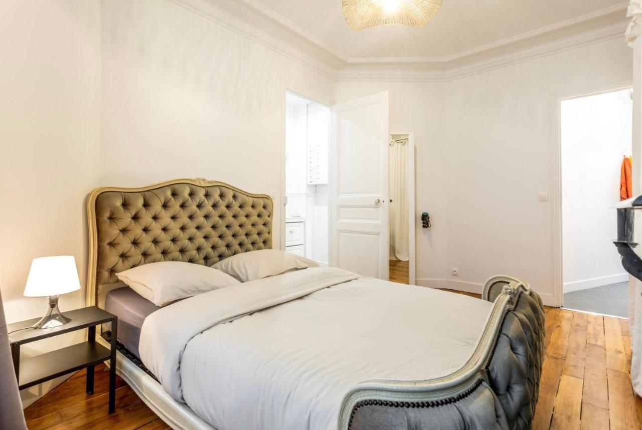 Abbesses - Superbe Appartement Avec Cheminees Paris Luaran gambar