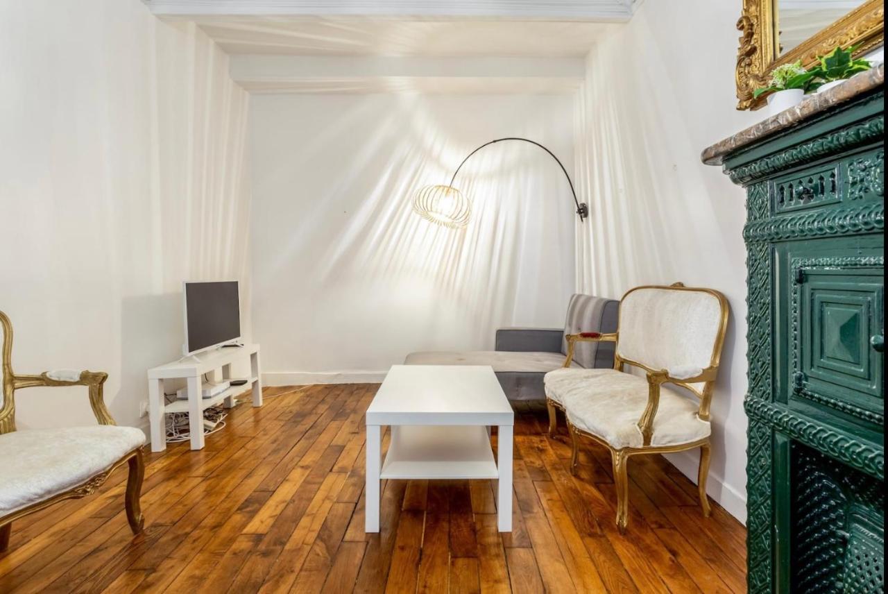 Abbesses - Superbe Appartement Avec Cheminees Paris Luaran gambar