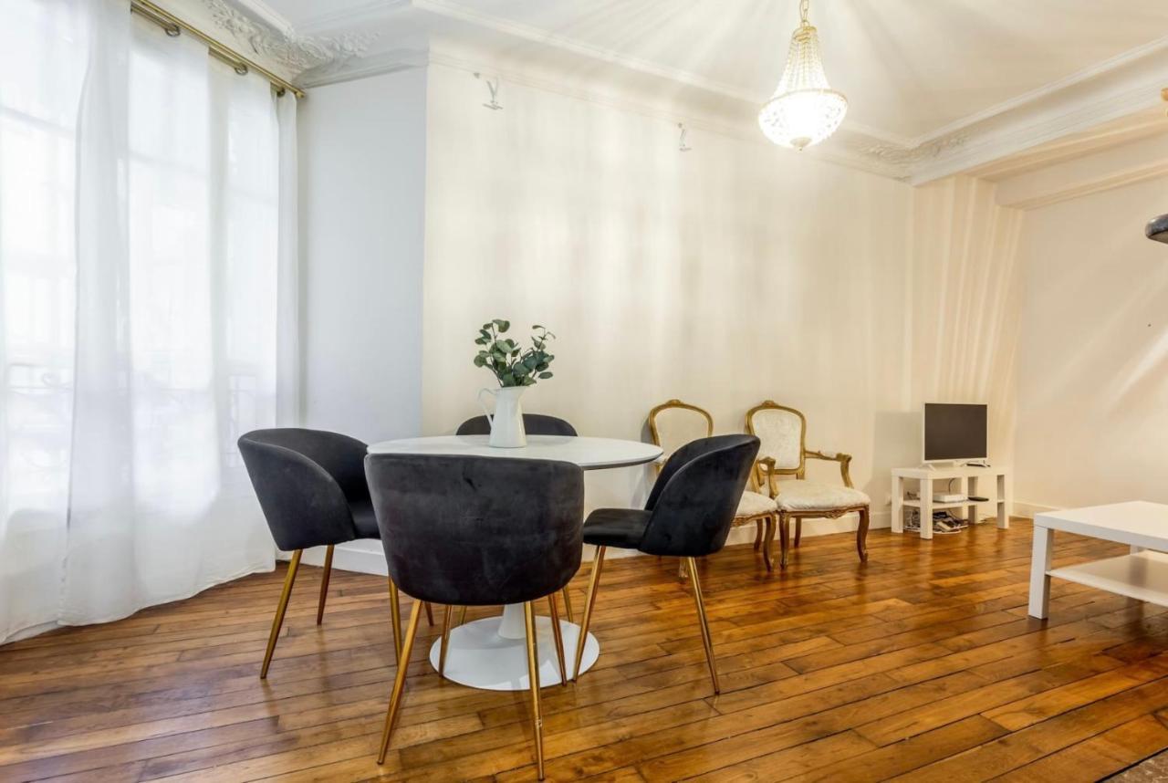Abbesses - Superbe Appartement Avec Cheminees Paris Luaran gambar